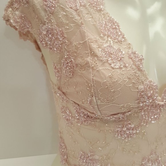 Hand beaded pastel pink cap sleeve lace crop top. - Picture 8 of 9